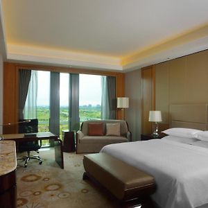Grand Deluxe King Room